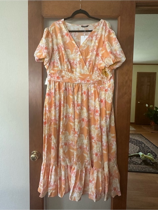 BloomChic Dresses & Skirts - BloomChic Peach Floral Wrap Midi Dress
